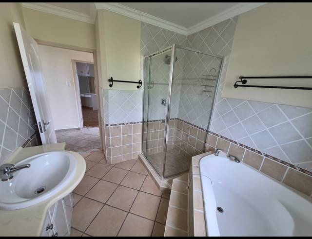 4 BEDROOM HOUSE FOR SALE IN DANA BAY